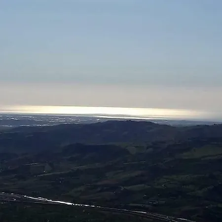 La Casa Dei Panorami Di ホームステイ Colobraro